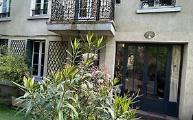 Entire Parisian garden house, Vincennes